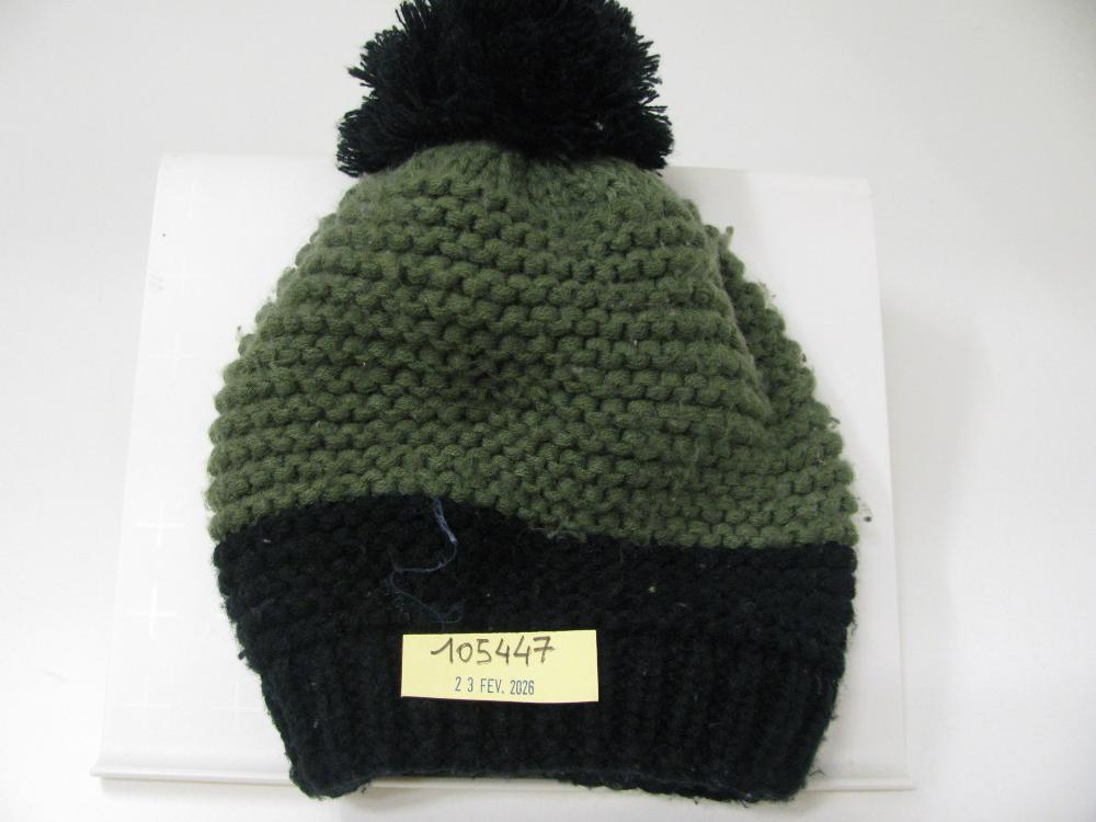 Vêtements, chaussures, accessoires : N° 2026001069 Trouvé(e) le : Mon Feb 23 00:00:00 CET 2026