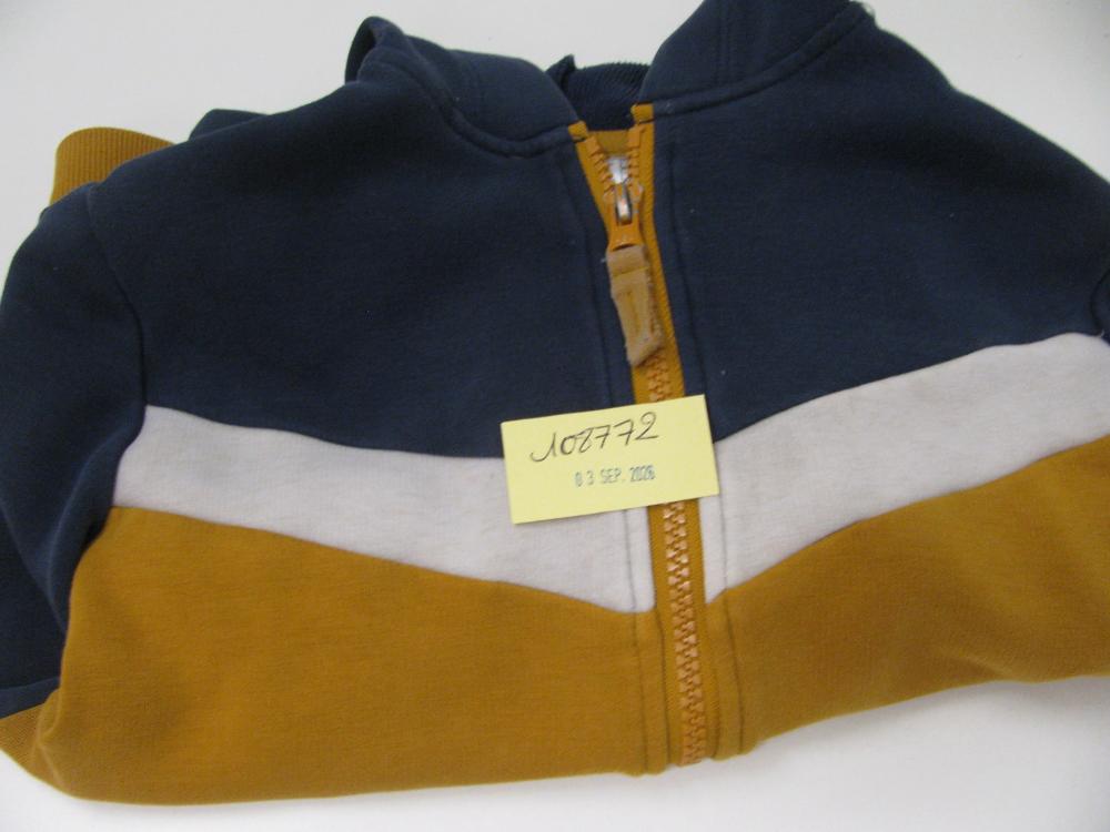 Vêtements, chaussures, accessoires : N° 2026004394 Trouvé(e) le : Thu Sep 03 00:00:00 CEST 2026